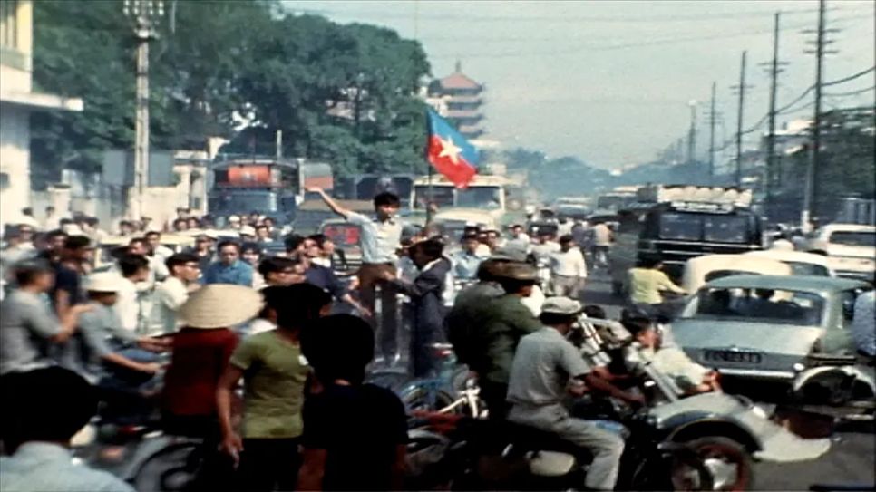 <i>Những hình ảnh tư liệu quý xuất hiện trong bộ phim</i> <i>Những hình ảnh tư liệu quý xuất hiện trong bộ phim</i>