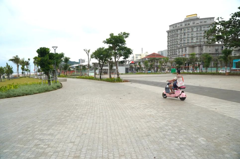 Công viên Bãi Sau khang trang và sạch sẽ Công viên Bãi Sau khang trang và sạch sẽ