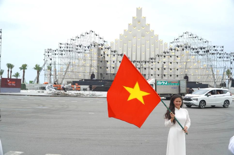 Du khách check-in tại khu vực điểm nhấn tháp Tam Thắng, phường Vũng Tàu, TPHCM ngày đầu nghỉ lễ 2-9 Du khách check-in tại khu vực điểm nhấn tháp Tam Thắng, phường Vũng Tàu, TPHCM ngày đầu nghỉ lễ 2-9