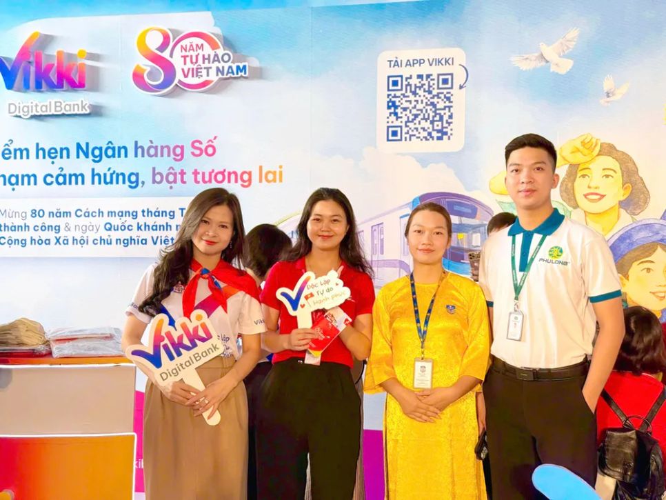 Vikki Bank gửi tặng 1 chỉ vàng tới mỗi khách hàng thứ 1.000 Vikki Bank gửi tặng 1 chỉ vàng tới mỗi khách hàng thứ 1.000