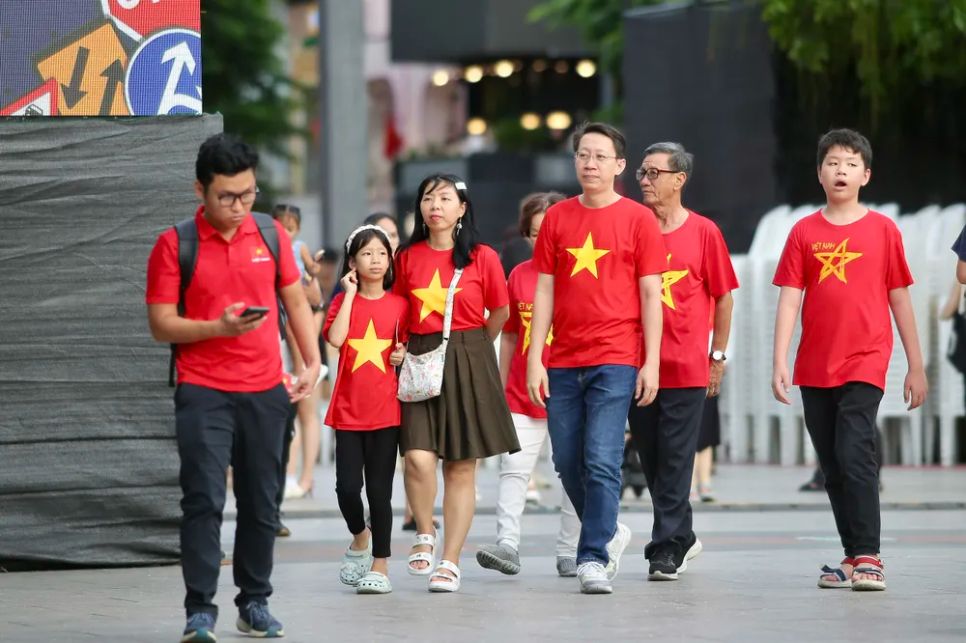 Người dân TPHCM chờ đón cầu truyền hình “Ánh sao độc lập” và pháo hoa nghệ thuật