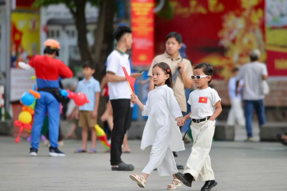 Người dân TPHCM chờ đón cầu truyền hình “Ánh sao độc lập” và pháo hoa nghệ thuật