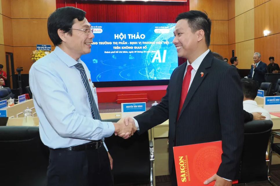 Đang diễn ra hội thảo Tăng trưởng thị phần - Định vị thương hiệu Việt trên không gian số Đang diễn ra hội thảo Tăng trưởng thị phần - Định vị thương hiệu Việt trên không gian số