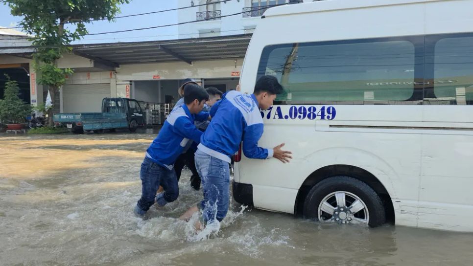 Cần Thơ: Triều cường vượt báo động 3, nhiều nơi ngập nặng Cần Thơ: Triều cường vượt báo động 3, nhiều nơi ngập nặng