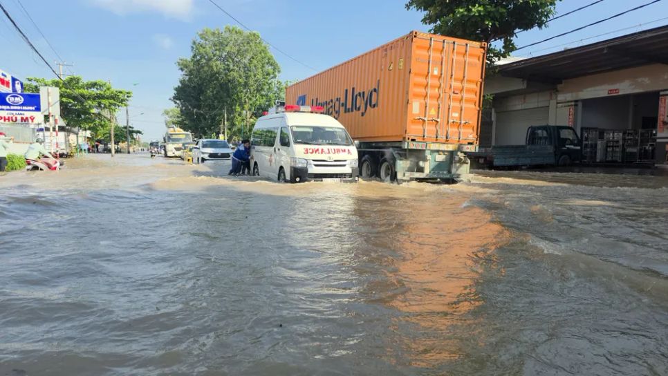 Cần Thơ: Triều cường vượt báo động 3, nhiều nơi ngập nặng Cần Thơ: Triều cường vượt báo động 3, nhiều nơi ngập nặng