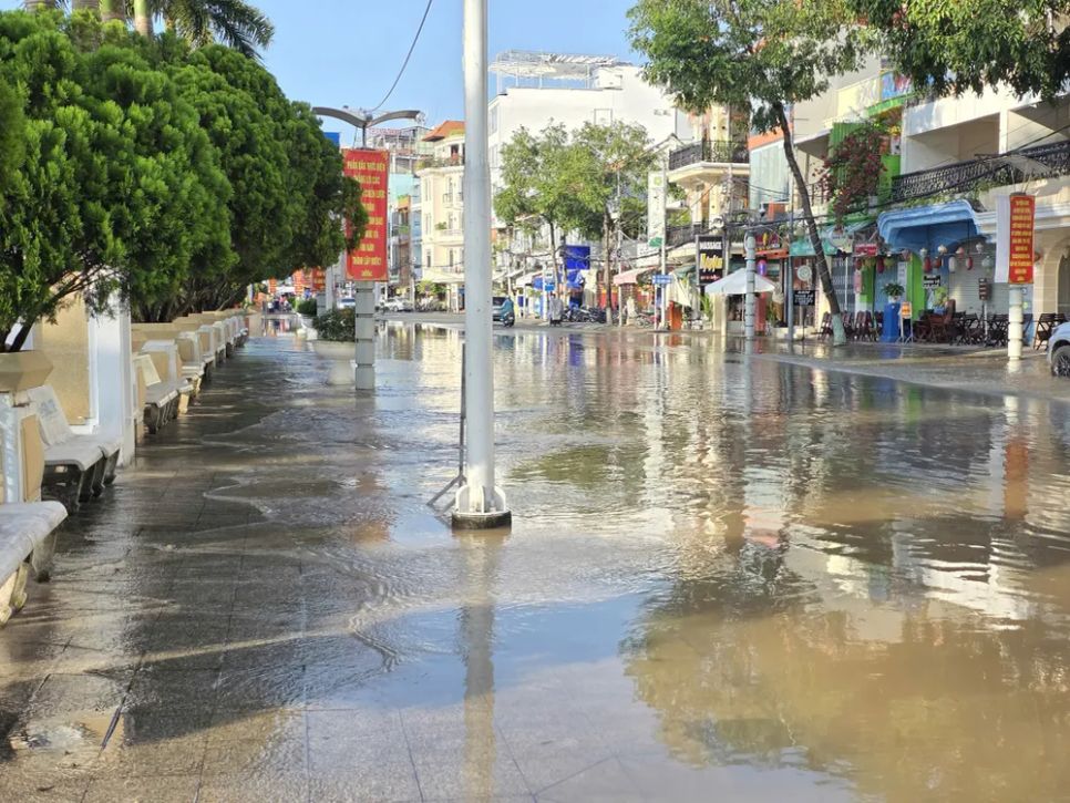 Cần Thơ: Triều cường vượt báo động 3, nhiều nơi ngập nặng Cần Thơ: Triều cường vượt báo động 3, nhiều nơi ngập nặng