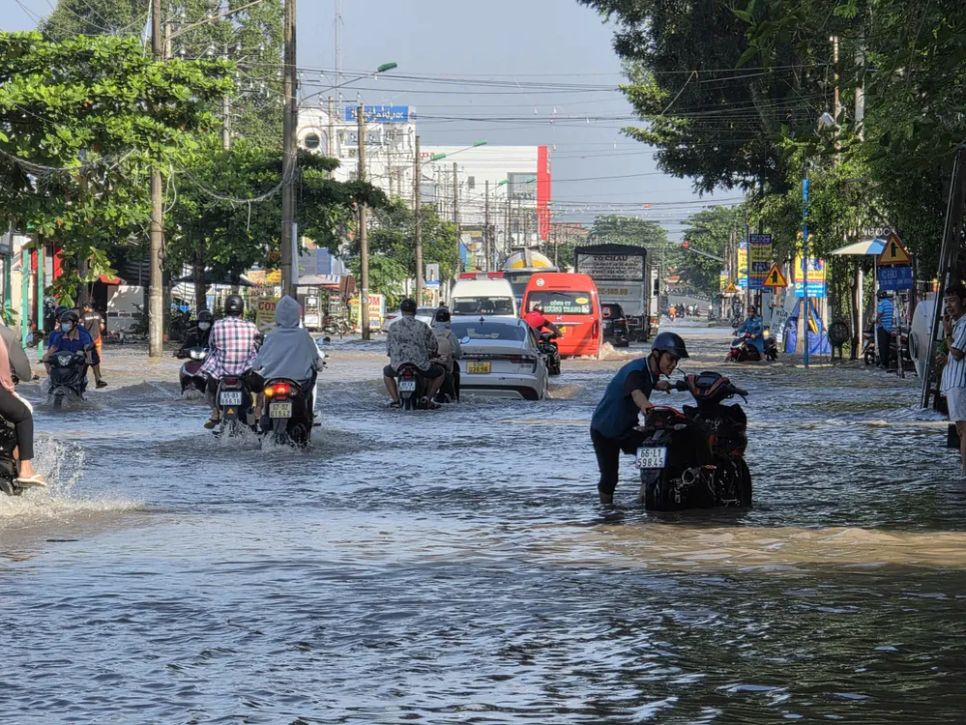 Cần Thơ: Triều cường vượt báo động 3, nhiều nơi ngập nặng Cần Thơ: Triều cường vượt báo động 3, nhiều nơi ngập nặng