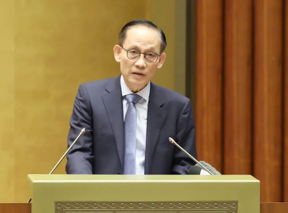 Đồng chí Lê Hoài Trung trình bày chuyên đề tại hội nghị. Ảnh: QUANG PHÚC