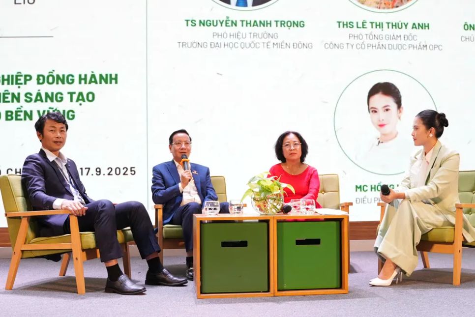 Kết nối doanh nghiệp với trường đại học thông qua Uni Tour