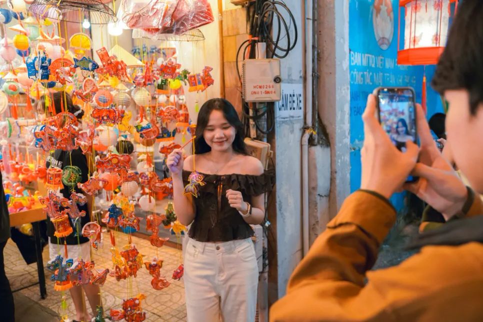 Phố lồng đèn Lương Nhữ Học rực rỡ sắc màu đón Trung thu Phố lồng đèn Lương Nhữ Học rực rỡ sắc màu đón Trung thu