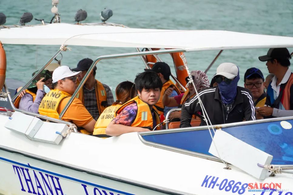 Ca nô chở khách tham quan vịnh tại Bến tàu du lịch Nha Trang. Ảnh: HIẾU GIANG Ca nô chở khách tham quan vịnh tại Bến tàu du lịch Nha Trang. Ảnh: HIẾU GIANG