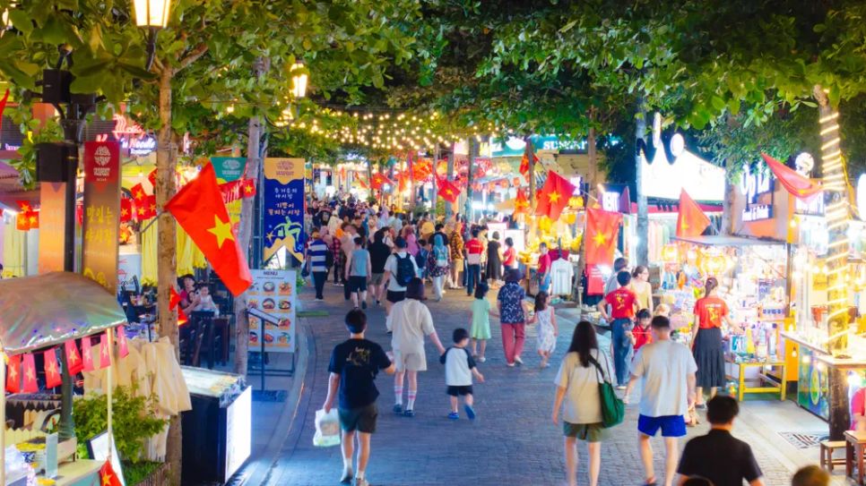 Hết tháng 8 -2025, ước tính lượng khách quốc tế đến Việt Nam đạt gần 14 triệu lượt