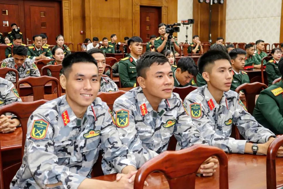 Khối Nam chiến sĩ đặc nhiệm dù dự buổi lễ