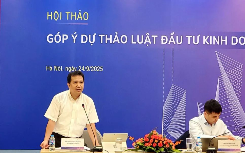 Ông Hoàng Mạnh Phương, Phó Vụ trưởng Vụ Pháp chế, Bộ Tài chính phát biểu khai mạc hội thảo
