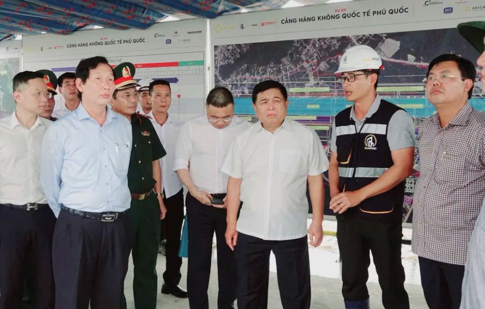 Phó Thủ tướng Nguyễn Chí Dũng kiểm tra Dự án đầu tư mở rộng Cảng hàng không quốc tế Phú Quốc