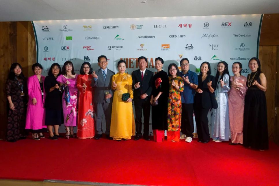 Gần 600 khách quốc tế tham dự “Vietnam Night” tại Liên hoan Phim quốc tế Busan