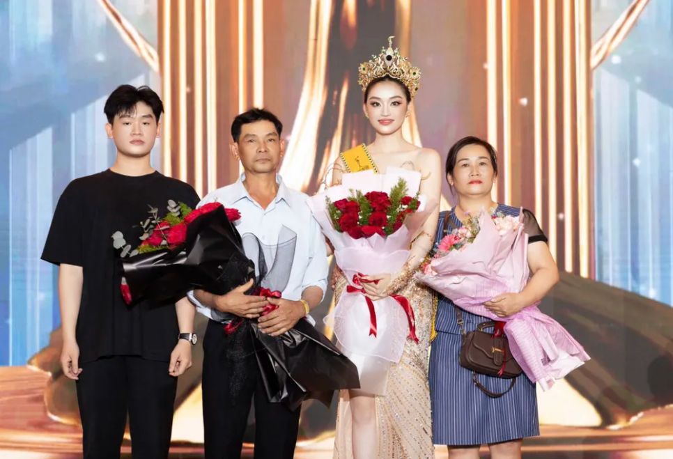 Hoa hậu Yến Nhi và gia đình