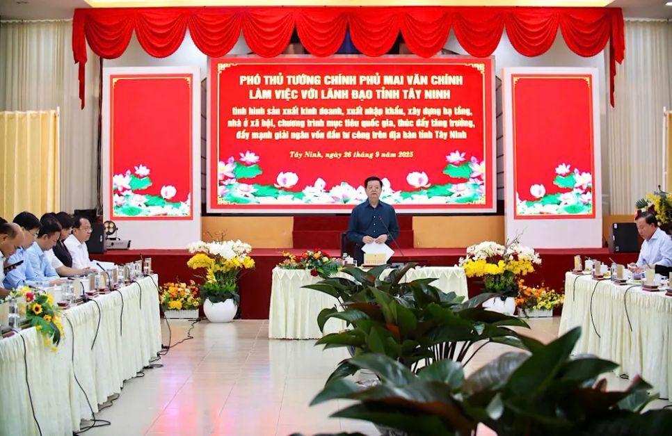 Quang cảnh buổi làm việc