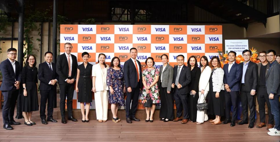 Ông Phương Tiến Minh nhấn mạnh bảo hiểm không chỉ là sự bảo vệ mà còn là hành trình mang lại sự yên tâm và thoải mái cho khách hàng Ông Phương Tiến Minh nhấn mạnh bảo hiểm không chỉ là sự bảo vệ mà còn là hành trình mang lại sự yên tâm và thoải mái cho khách hàng