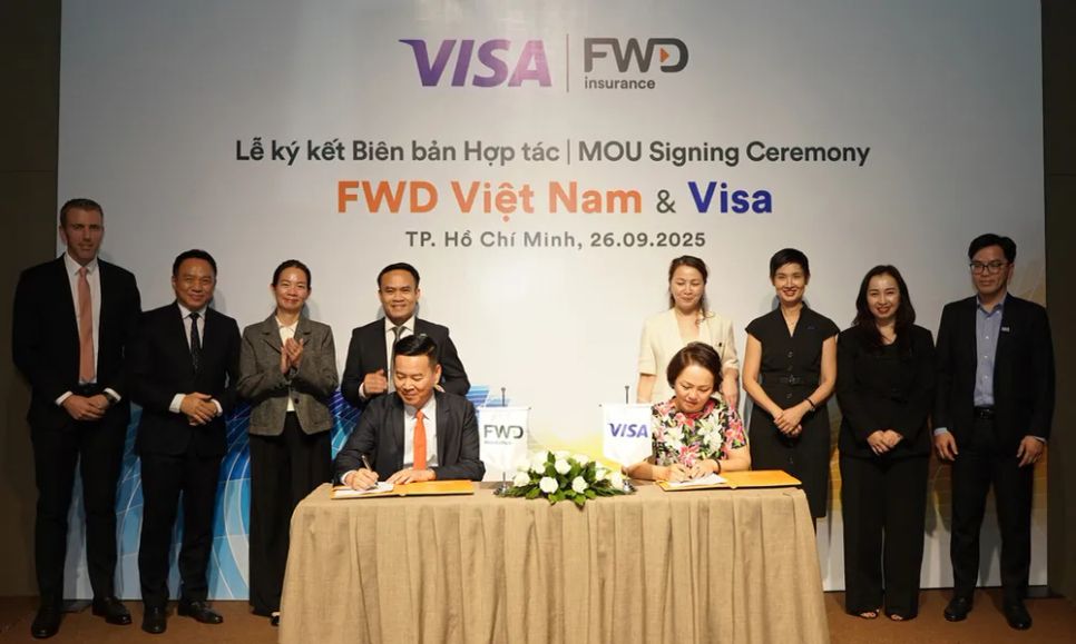 Ông Phương Tiến Minh, Tổng giám đốc FWD Việt Nam và bà Đặng Tuyết Dung, Giám đốc Visa Việt Nam và Lào ký kết hợp tác. Ông Phương Tiến Minh, Tổng giám đốc FWD Việt Nam và bà Đặng Tuyết Dung, Giám đốc Visa Việt Nam và Lào ký kết hợp tác.