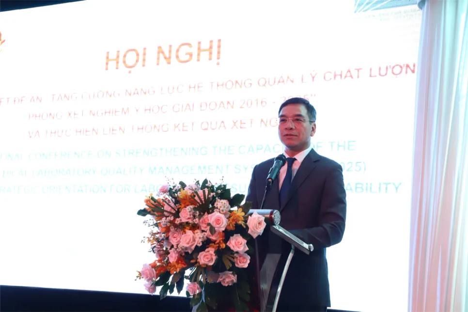 TS-BS Hà Anh Đức, Cục trưởng Cục Quản lý Khám chữa bệnh (Bộ Y tế) phát biểu tại hội nghị