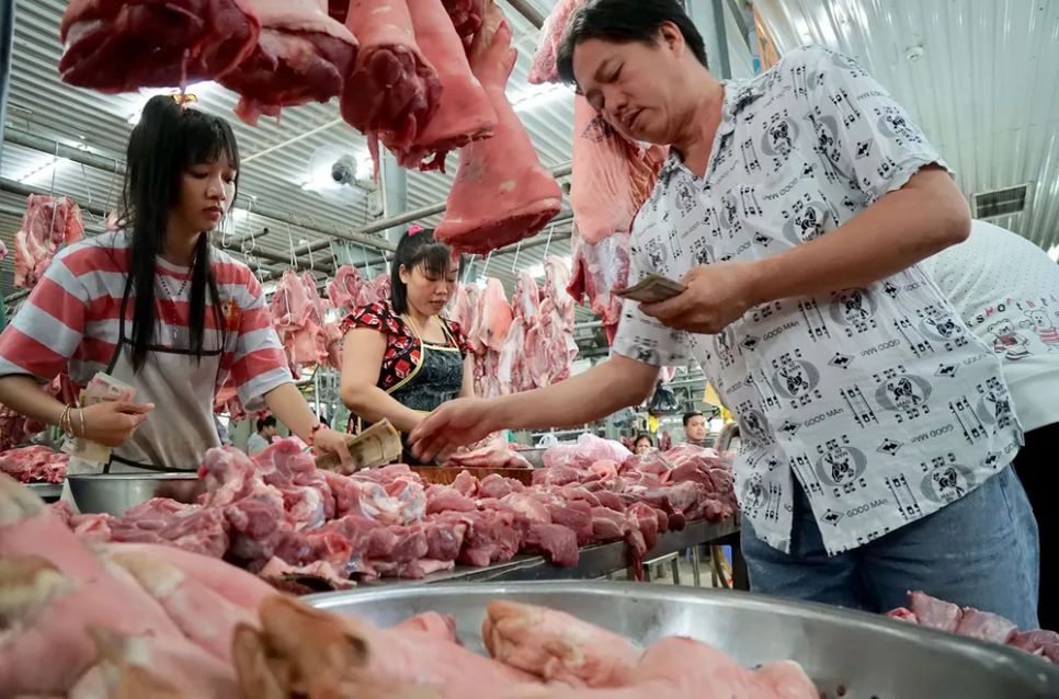 Một cửa hàng thịt tại chợ đầu mối Bình Điền (TPHCM). Ảnh: Hoàng Hùng