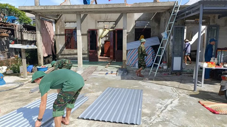 3 thủy điện lớn ở miền Bắc mở 11 cửa xả, Đà Nẵng di dời khẩn 7 ngôi nhà khỏi khu vực sạt lở
