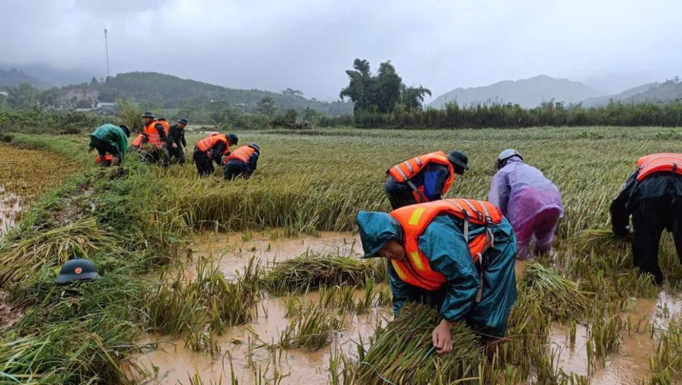 3 thủy điện lớn ở miền Bắc mở 11 cửa xả, Đà Nẵng di dời khẩn 7 ngôi nhà khỏi khu vực sạt lở