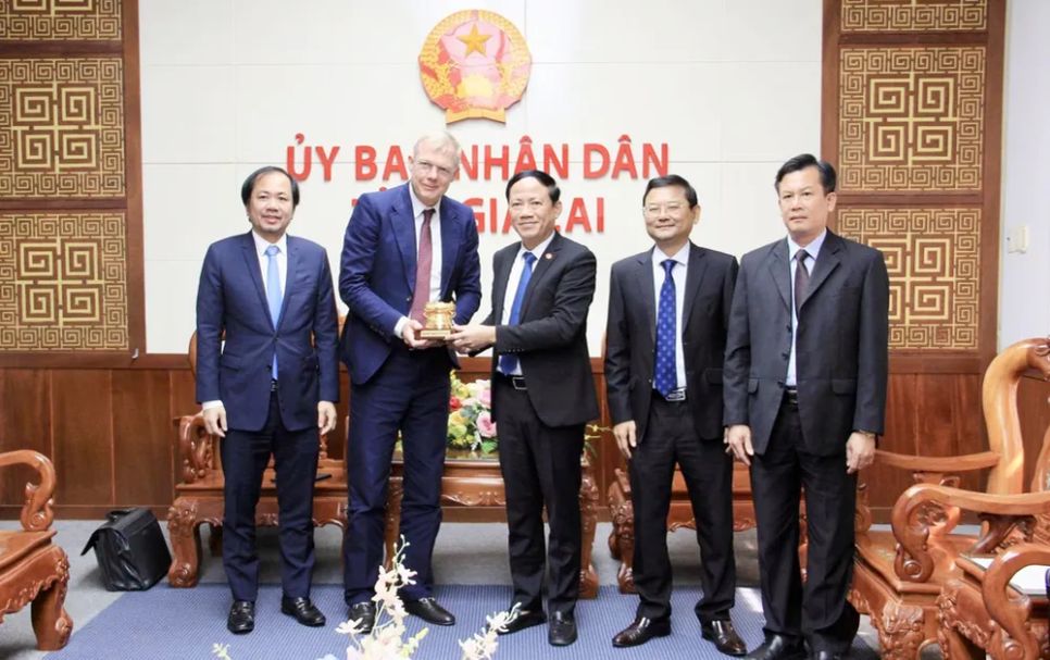 Các lãnh đạo UBND tỉnh Gia Lai gặp gỡ các nhà đầu tư ở Hà Lan hồi cuối tháng 8-2025. Ảnh: THÙY TRANG
