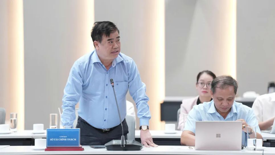Đại diện lãnh đạo các sở, ban, ngành phát biểu tại buổi làm việc