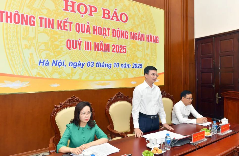 <p>Phó Thống đốc NHNN Phạm Thanh Hà chủ trì cuộc họp báo</p>