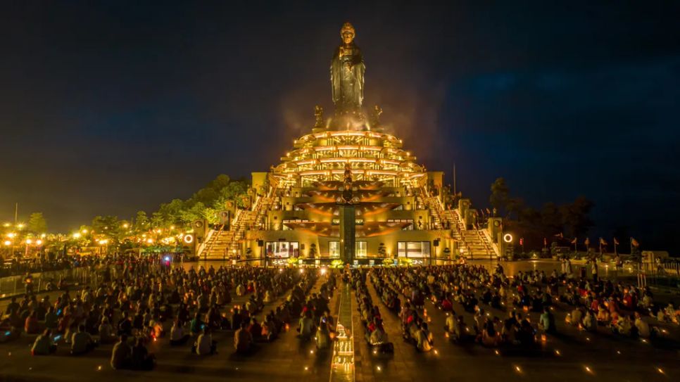 Trung thu, núi Bà Đen diễn ra hàng loạt hoạt động văn hóa và tâm linh đặc sắc. Ảnh: <span style=