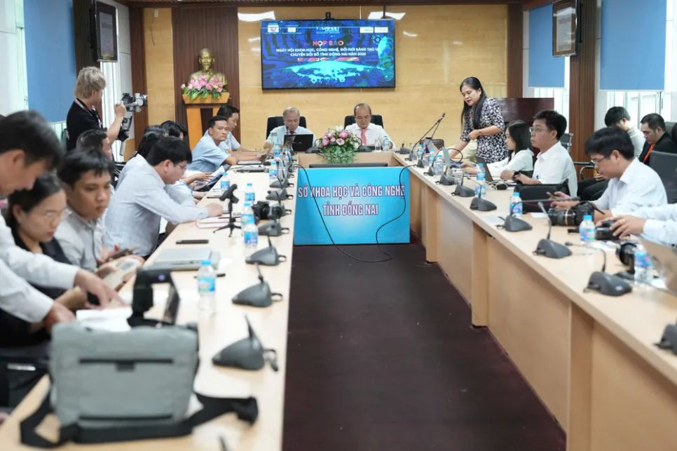 Toàn cảnh buổi họp báo