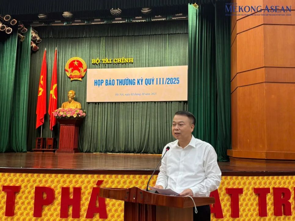 Thứ trưởng Bộ Tài chính Nguyễn Đức Chi chủ trì cuộc họp báo