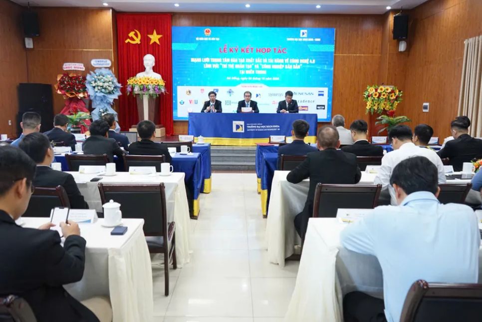Thảo luận về mạng lưới. Ảnh: XUÂN QUỲNH