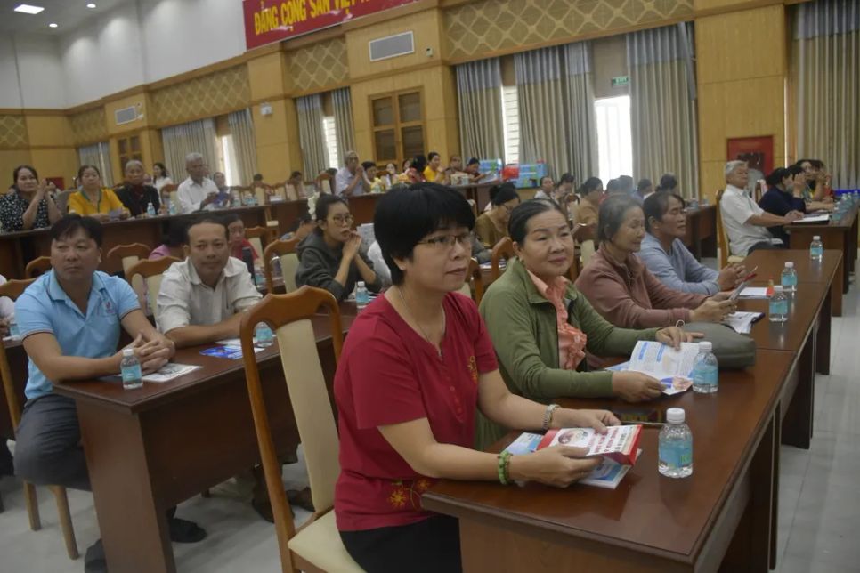Hơn 200 người cao tuổi tại xã Long Điền tham dự chương trình