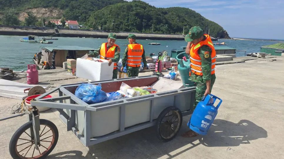 Bão số 11 áp sát đặc khu Cô Tô, còn 11 khách nước ngoài trên đảo
