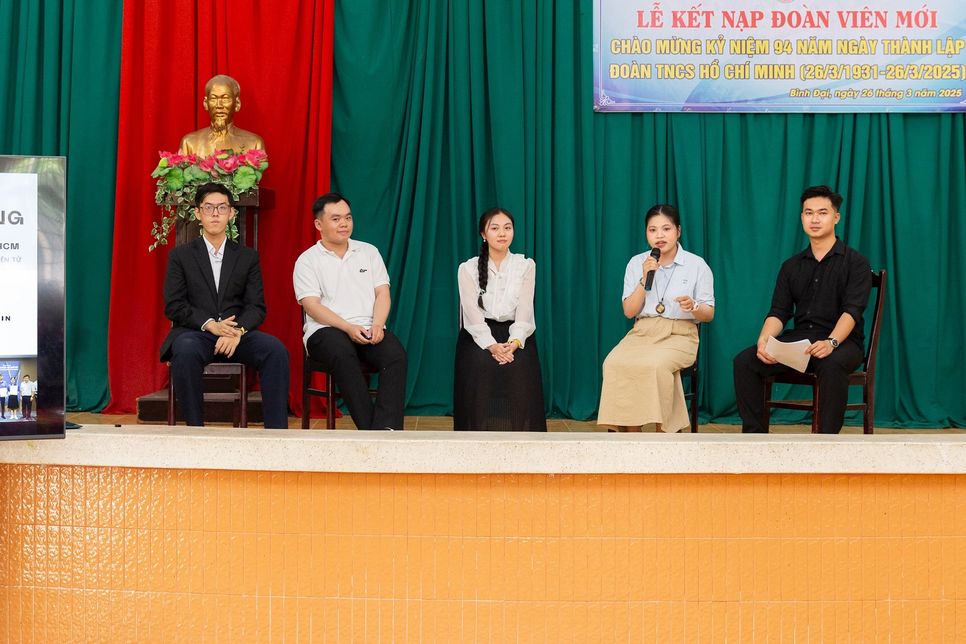 Các khách mời tham dự buổi Talkshow  Các khách mời tham dự buổi Talkshow