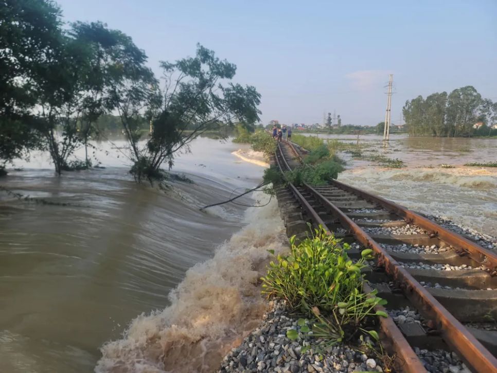 Đêm 9-10, Thủ tướng trực tiếp kiểm tra, chỉ đạo chống lũ Đêm 9-10, Thủ tướng trực tiếp kiểm tra, chỉ đạo chống lũ