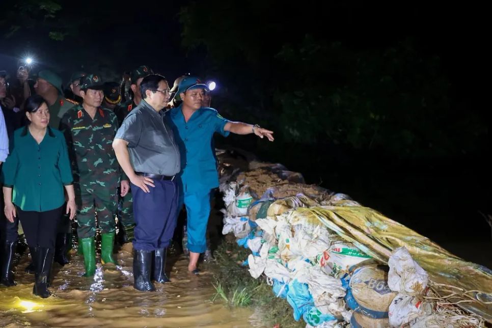 Đêm 9-10, Thủ tướng trực tiếp kiểm tra, chỉ đạo chống lũ Đêm 9-10, Thủ tướng trực tiếp kiểm tra, chỉ đạo chống lũ