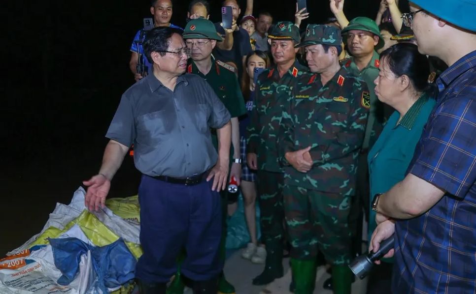 Đêm 9-10, Thủ tướng trực tiếp kiểm tra, chỉ đạo chống lũ Đêm 9-10, Thủ tướng trực tiếp kiểm tra, chỉ đạo chống lũ