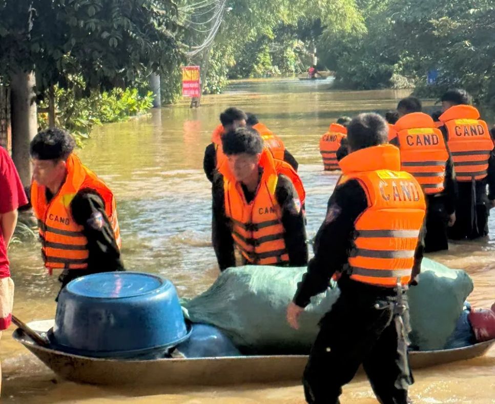 Đêm 9-10, Thủ tướng trực tiếp kiểm tra, chỉ đạo chống lũ Đêm 9-10, Thủ tướng trực tiếp kiểm tra, chỉ đạo chống lũ
