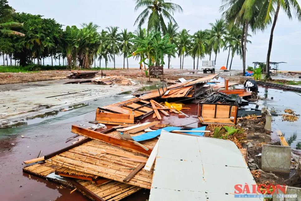 Đến sáng 11-10, việc tháo dỡ và di chuyển tài sản trên đất cơ bản hoàn tất Đến sáng 11-10, việc tháo dỡ và di chuyển tài sản trên đất cơ bản hoàn tất
