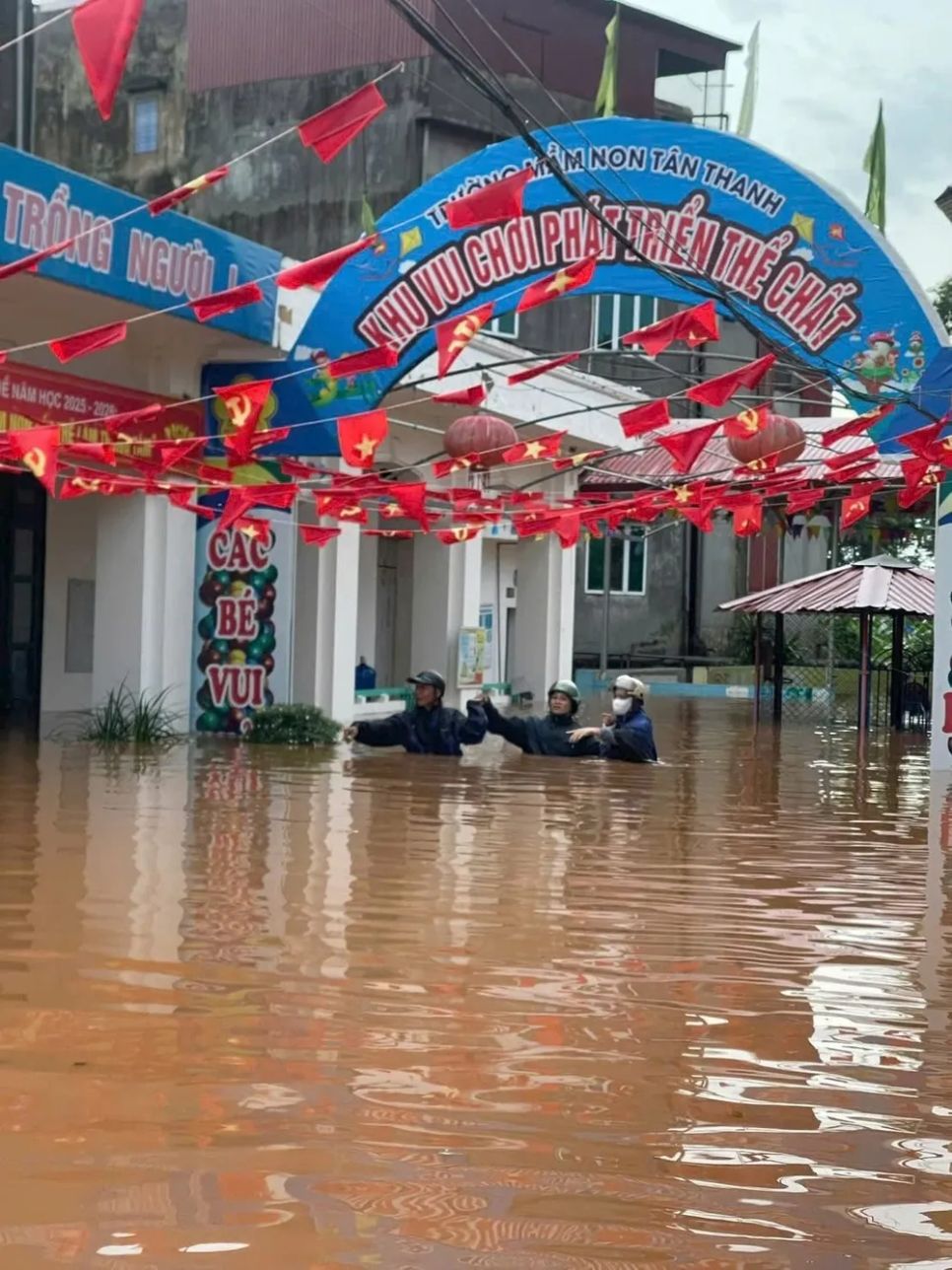 Miền Bắc tổn thất hơn 7.000 tỷ đồng do mưa lũ Miền Bắc tổn thất hơn 7.000 tỷ đồng do mưa lũ