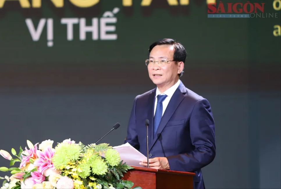 Chủ tịch UBND tỉnh Lâm Đồng Hồ Văn Mười phát biểu tại hội nghị. Ảnh: ĐOÀN KIÊN