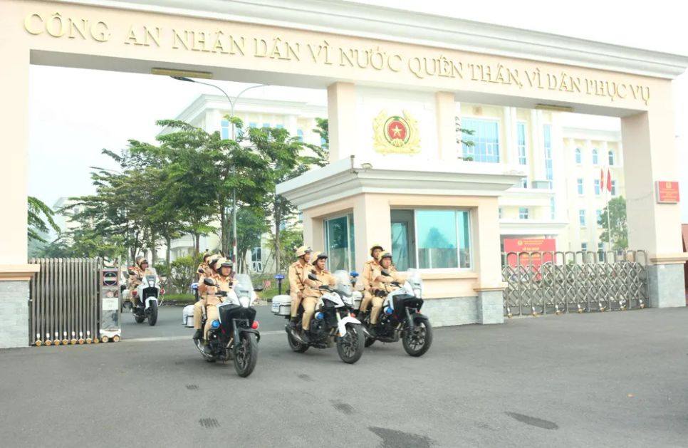 Các tổ, đội triển khai tuần tra xử lý vi phạm trong giờ cao điểm