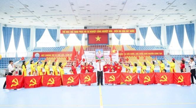 Tiết mục biểu diễn ấn tượng của phường Thủ Dầu Một tại Hội thao chào mừng Đại hội đại biểu Đảng bộ TP.HCM lần thứ I, nhiệm kỳ 2025 - 2030