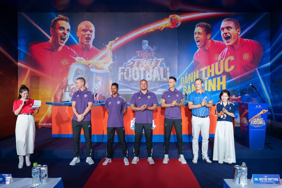 Bốn huyền thoại Manchester United đến Việt Nam