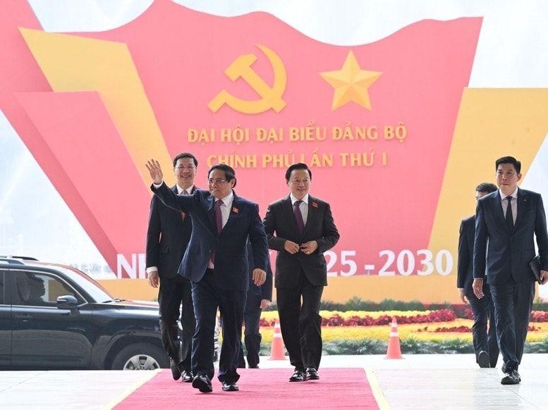 Bí thư Đảng ủy, Thủ tướng Chính phủ Phạm Minh Chính và các đại biểu tới dự phiên trù bị Đại hội. Ảnh: VGP