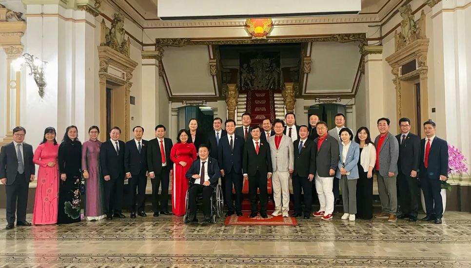 Các đại biểu chụp ảnh lưu niệm. Ảnh: PHƯƠNG NAM Các đại biểu chụp ảnh lưu niệm. Ảnh: PHƯƠNG NAM